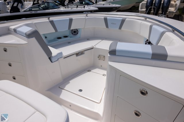 New 2024 Robalo R360 for sale